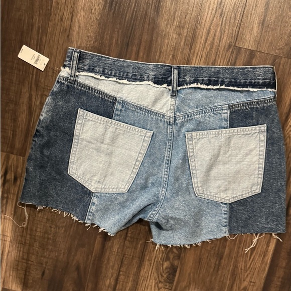 NWT gap patchwork denim 4” short sz 30/10 - Picture 3 of 6